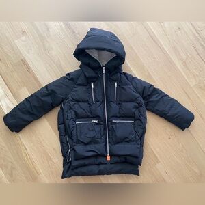 Girls Orolay kids/Amazon black puffer jacket
Size 8-9Y/size 130